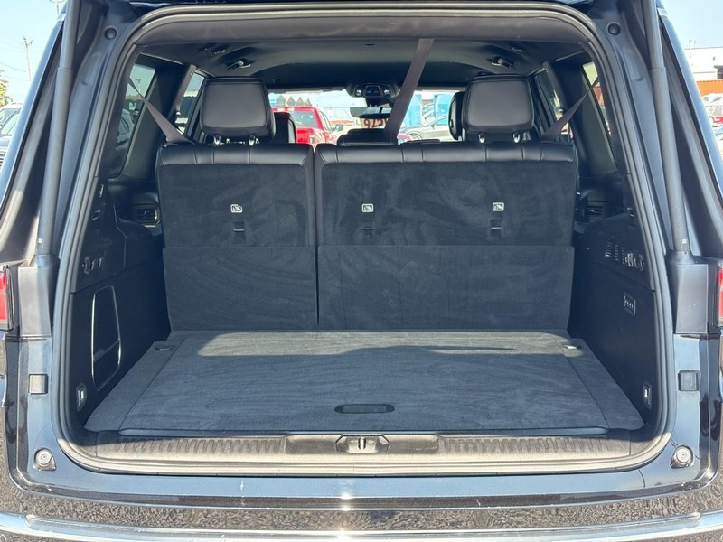 Jeep Wagoneer L Vehicle Image 11