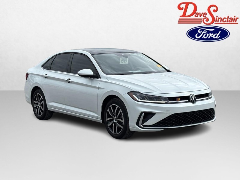Volkswagen Jetta Vehicle Full-screen Gallery Image 04