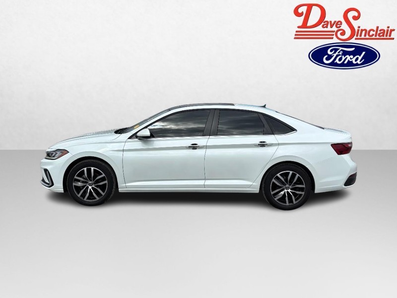 Volkswagen Jetta Vehicle Full-screen Gallery Image 10