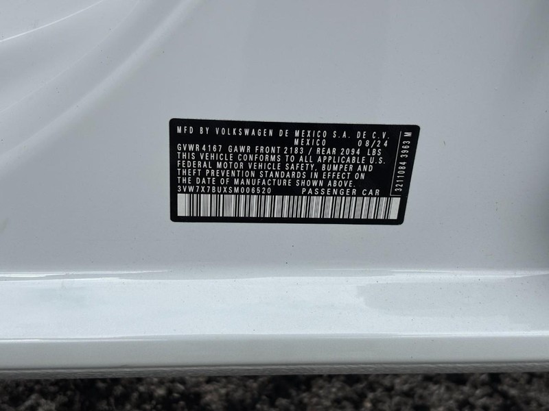 Volkswagen Jetta Vehicle Full-screen Gallery Image 26