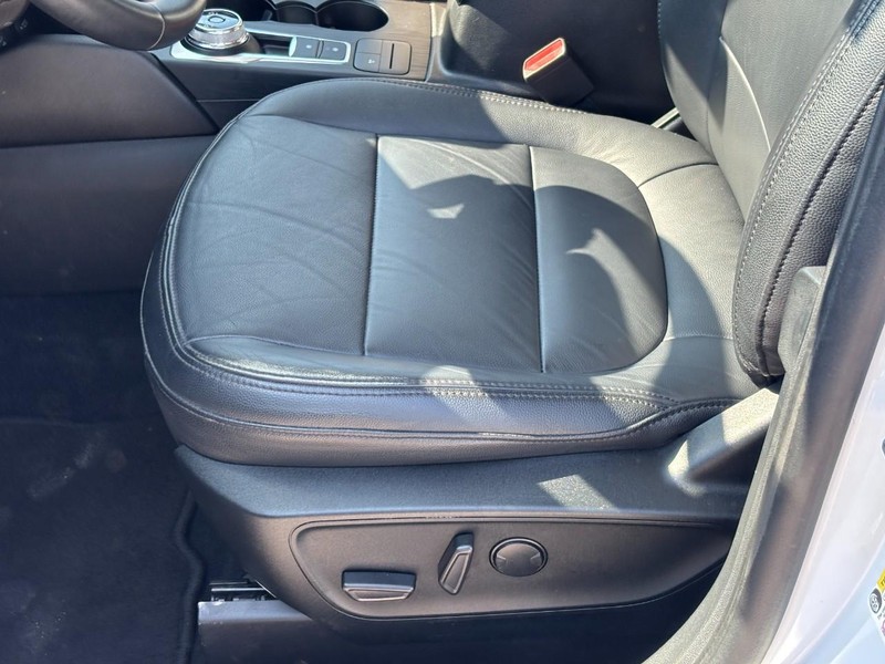 Ford Escape Vehicle Image 17
