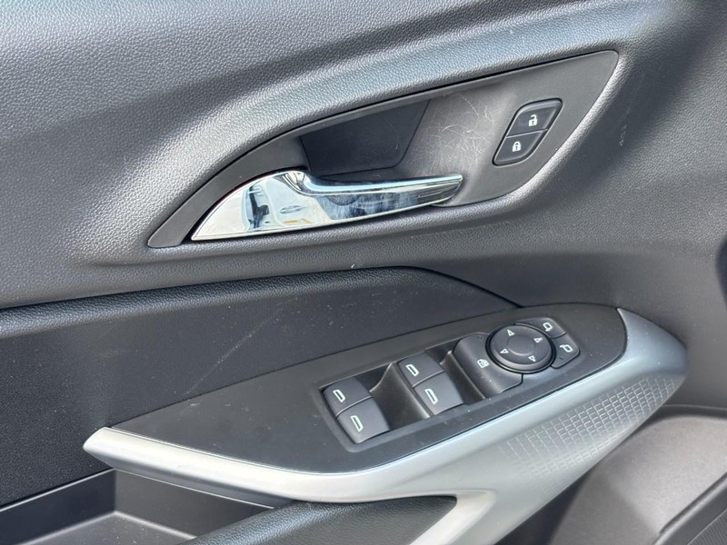 Chevrolet Trax Vehicle Image 18