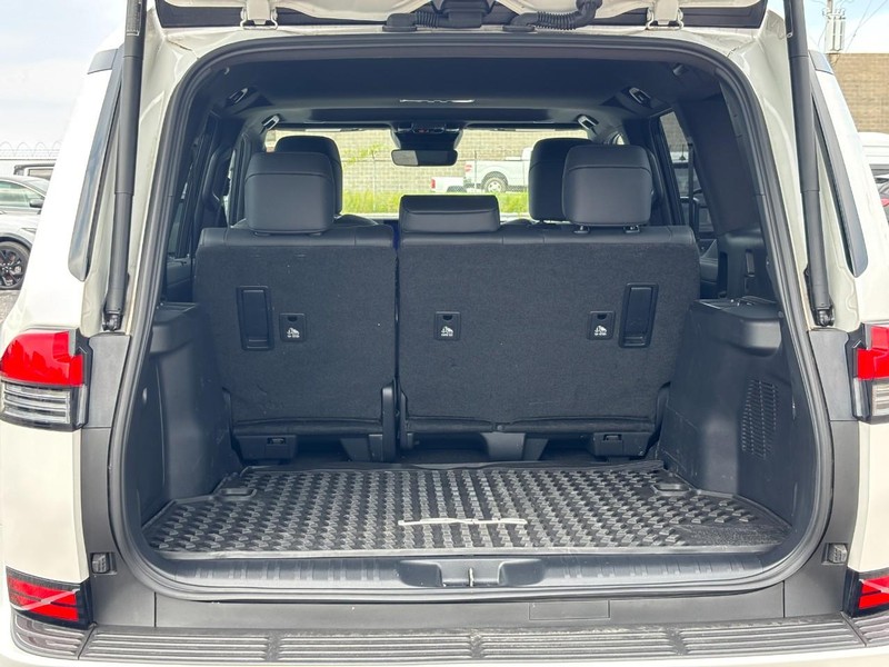Lexus GX Vehicle Image 11