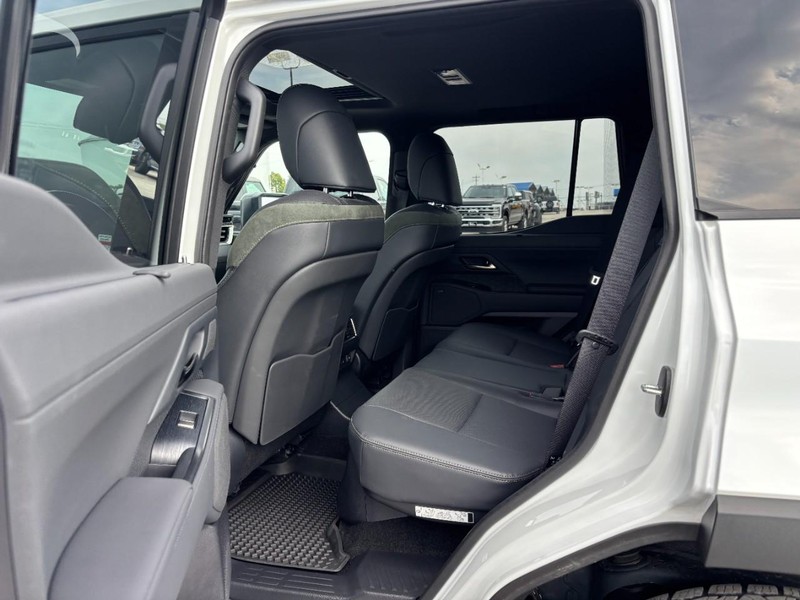 Lexus GX Vehicle Image 13