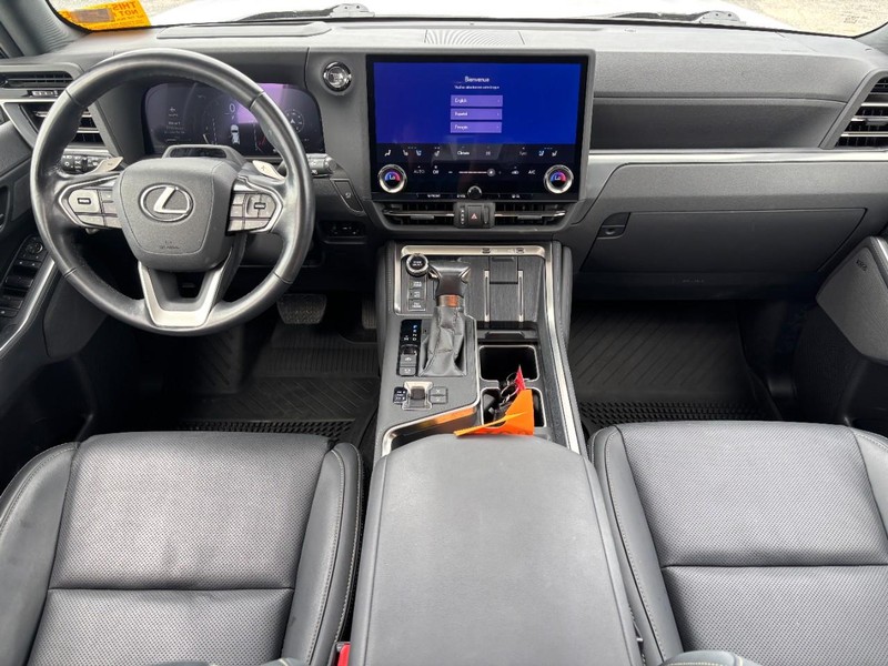 Lexus GX Vehicle Image 16