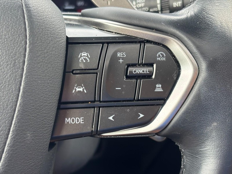 Lexus GX Vehicle Image 21