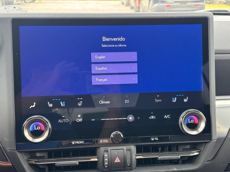 Lexus GX Vehicle Image 23
