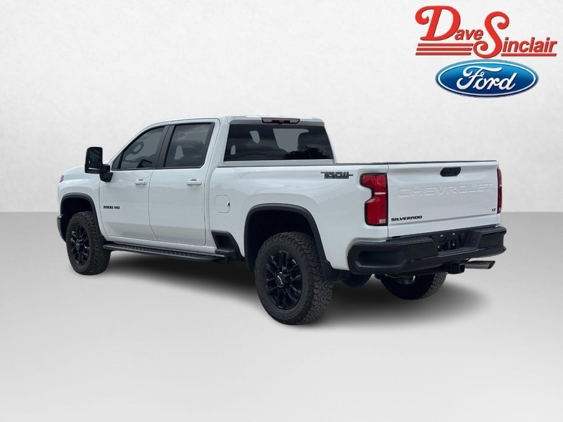 Chevrolet Silverado 3500HD Vehicle Image 09