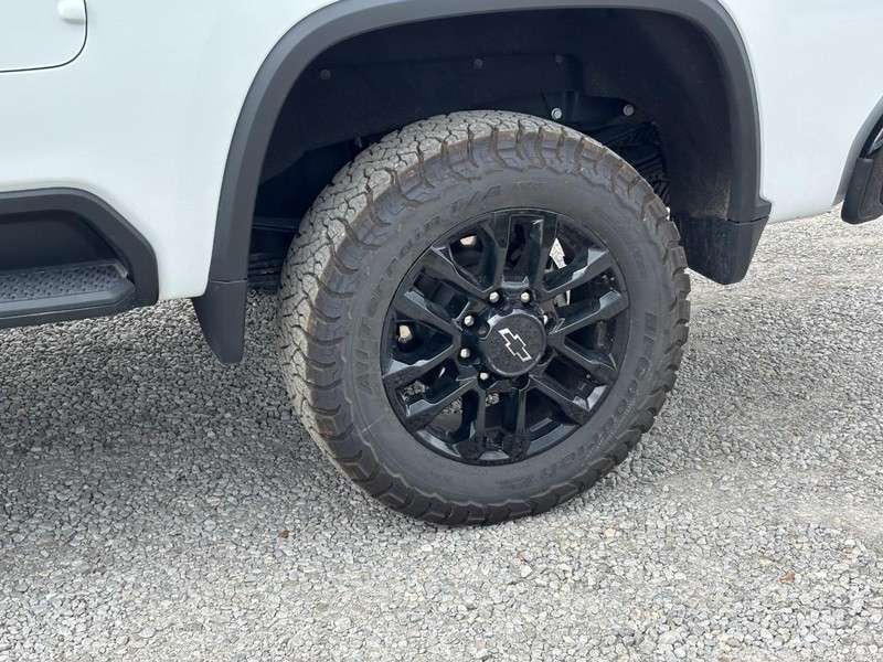 Chevrolet Silverado 3500HD Vehicle Image 12