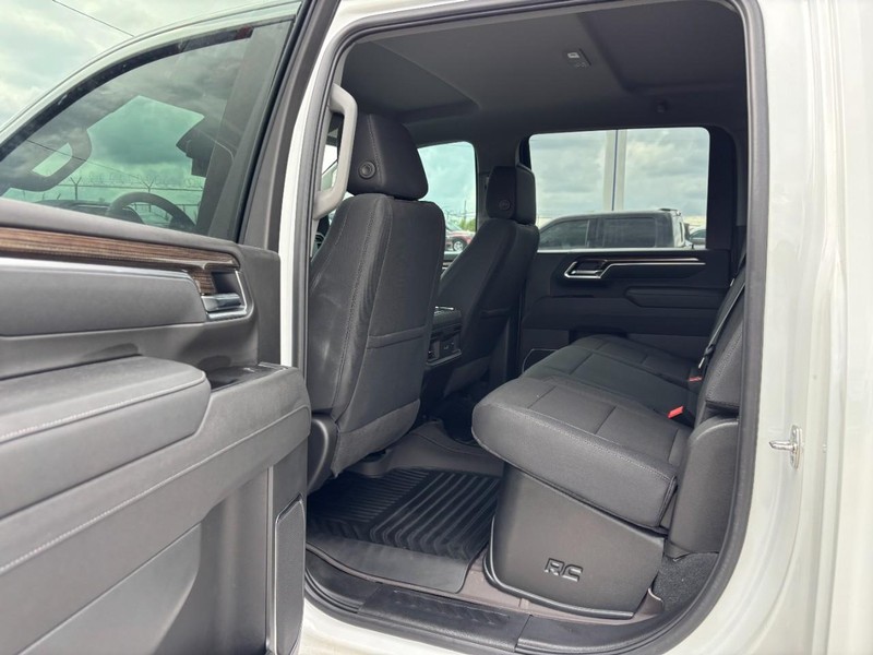 Chevrolet Silverado 3500HD Vehicle Image 13