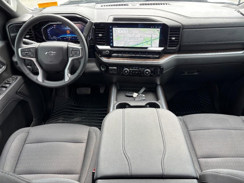 Chevrolet Silverado 3500HD Vehicle Image 15