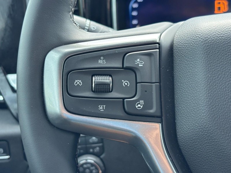 Chevrolet Silverado 3500HD Vehicle Image 19