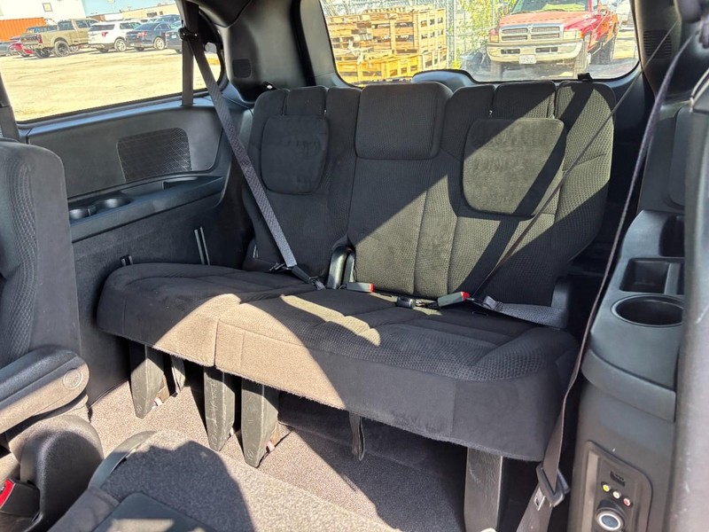 Dodge Grand Caravan Vehicle Image 12