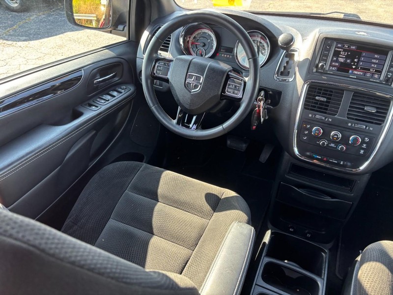 Dodge Grand Caravan Vehicle Image 14