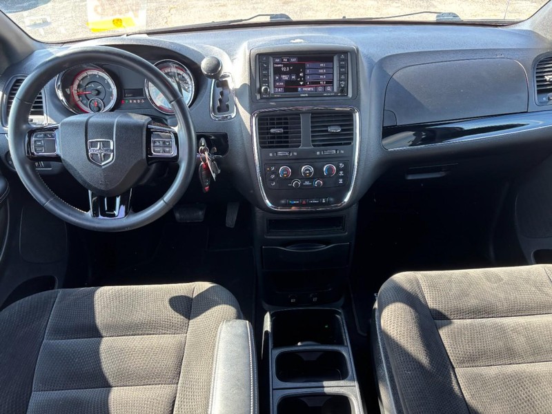 Dodge Grand Caravan Vehicle Image 15