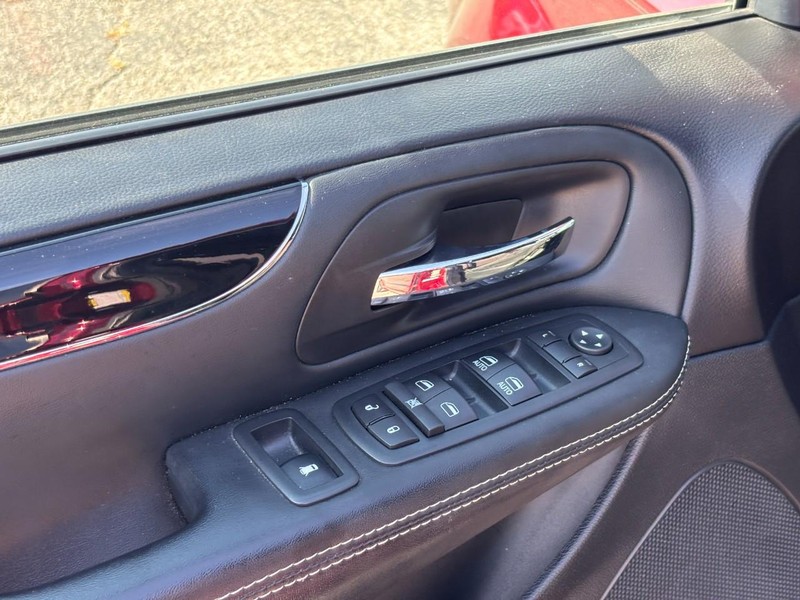 Dodge Grand Caravan Vehicle Image 18