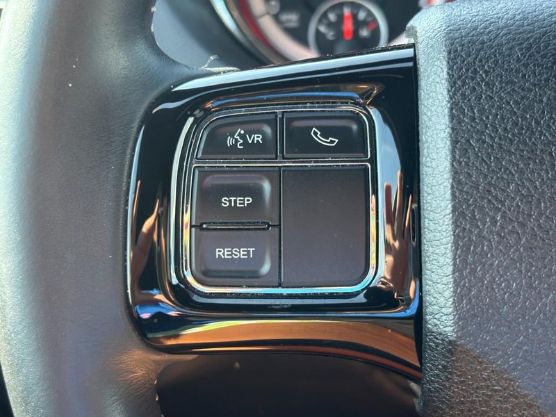 Dodge Grand Caravan Vehicle Image 19