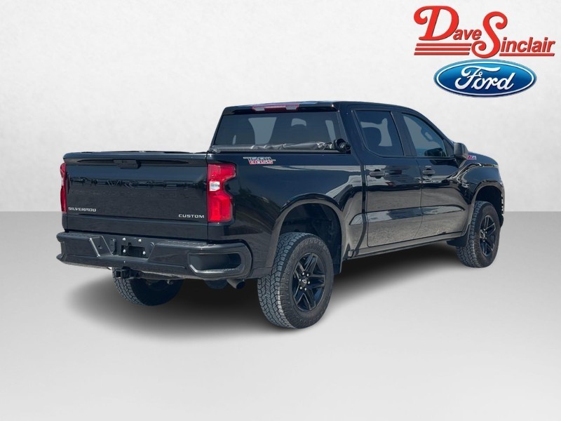 Chevrolet Silverado 1500 LTD Vehicle Full-screen Gallery Image 05
