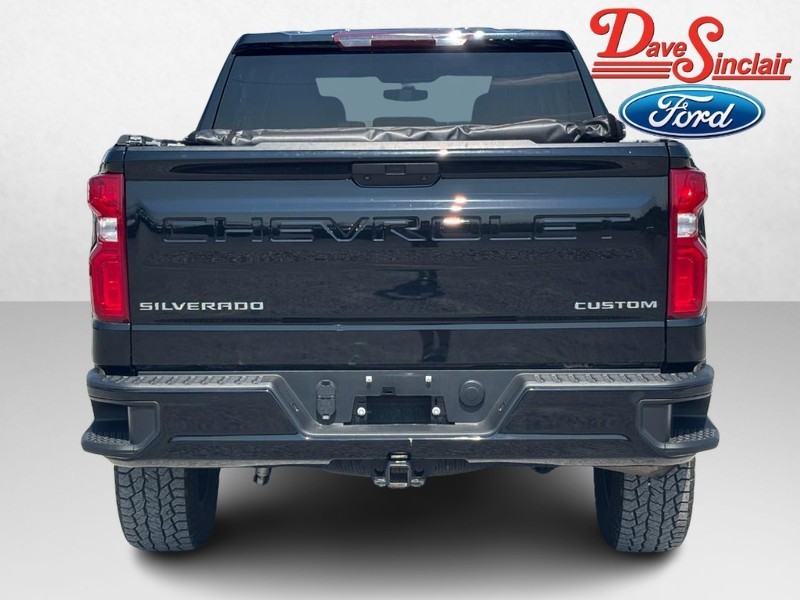 Chevrolet Silverado 1500 LTD Vehicle Full-screen Gallery Image 06
