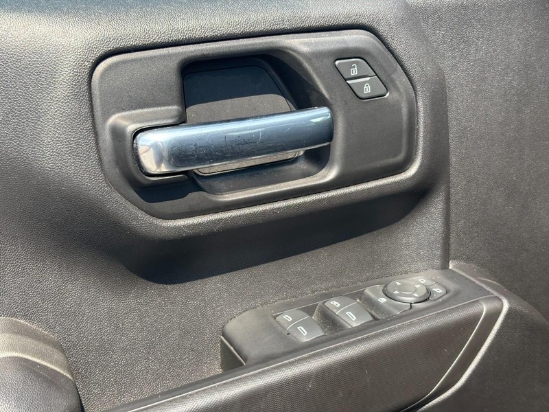 Chevrolet Silverado 1500 LTD Vehicle Full-screen Gallery Image 15