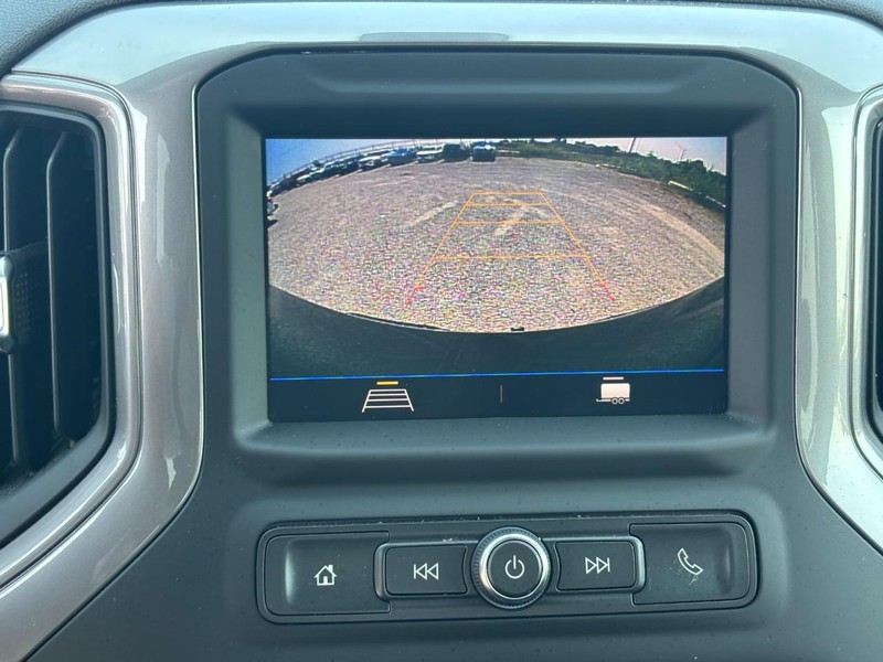 Chevrolet Silverado 1500 LTD Vehicle Full-screen Gallery Image 19