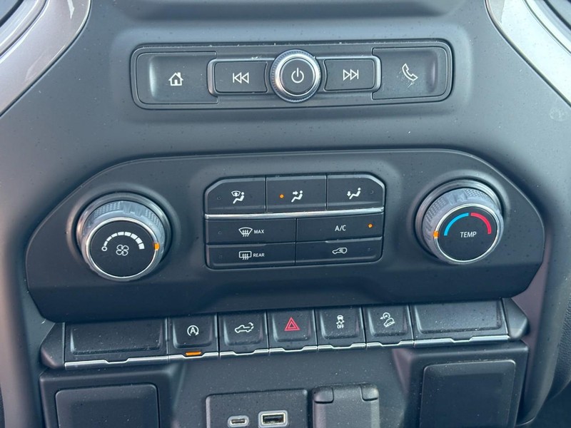 Chevrolet Silverado 1500 LTD Vehicle Full-screen Gallery Image 20