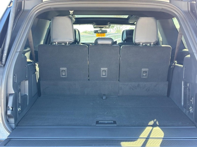 Ford Expedition Max Vehicle Full-screen Gallery Image 11