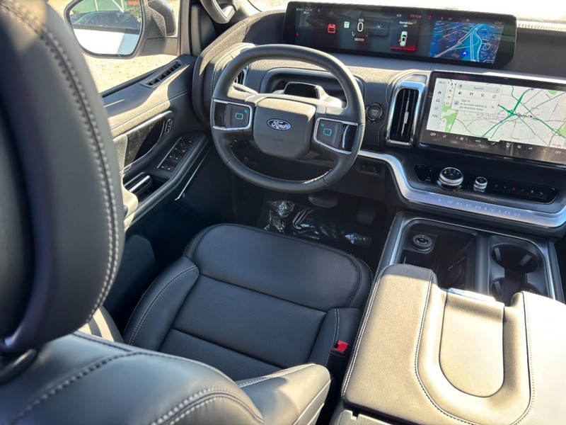 Ford Expedition Max Vehicle Full-screen Gallery Image 15