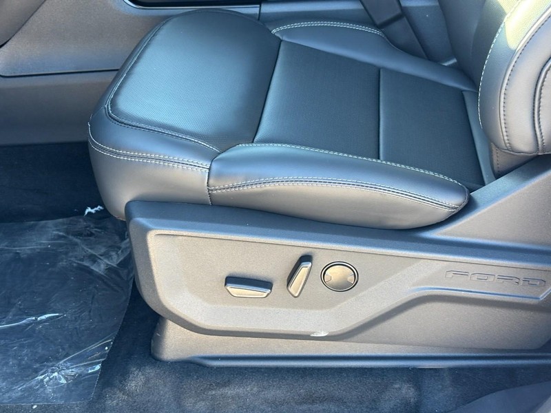 Ford Expedition Max Vehicle Full-screen Gallery Image 18