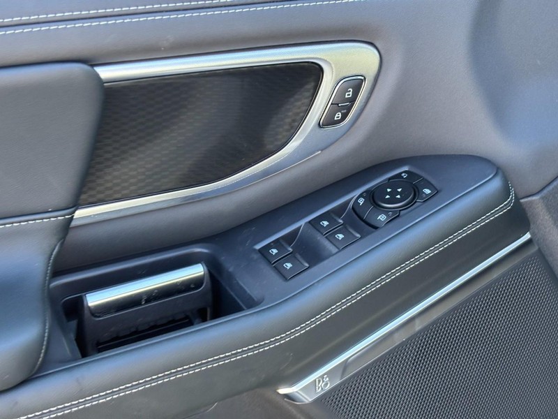 Ford Expedition Max Vehicle Full-screen Gallery Image 19