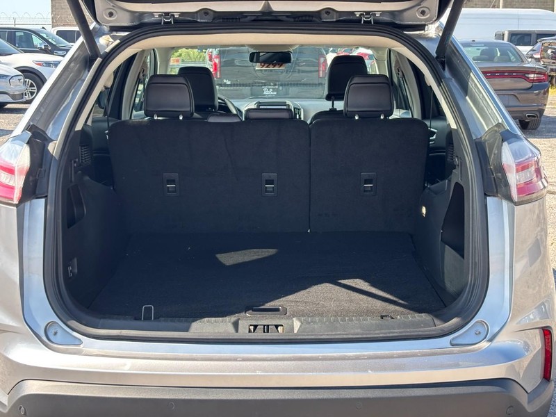 Ford Edge Vehicle Full-screen Gallery Image 11