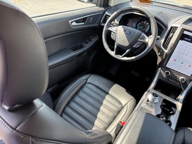Ford Edge Vehicle Full-screen Gallery Image 14
