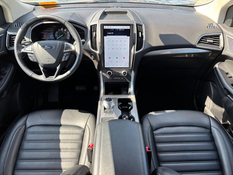 Ford Edge Vehicle Full-screen Gallery Image 15