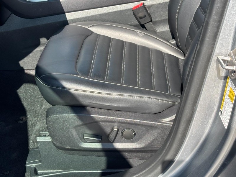 Ford Edge Vehicle Full-screen Gallery Image 17