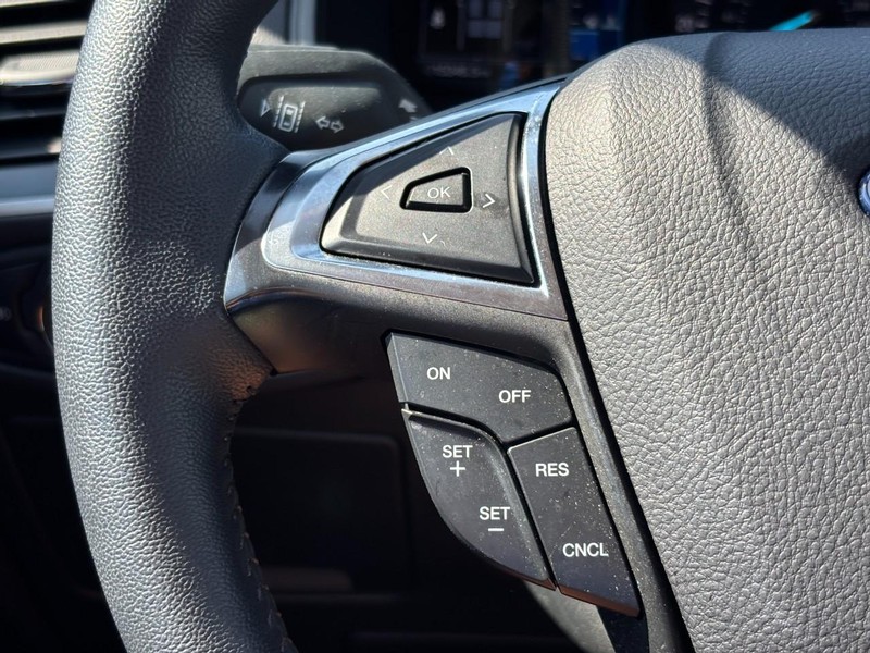 Ford Edge Vehicle Full-screen Gallery Image 19