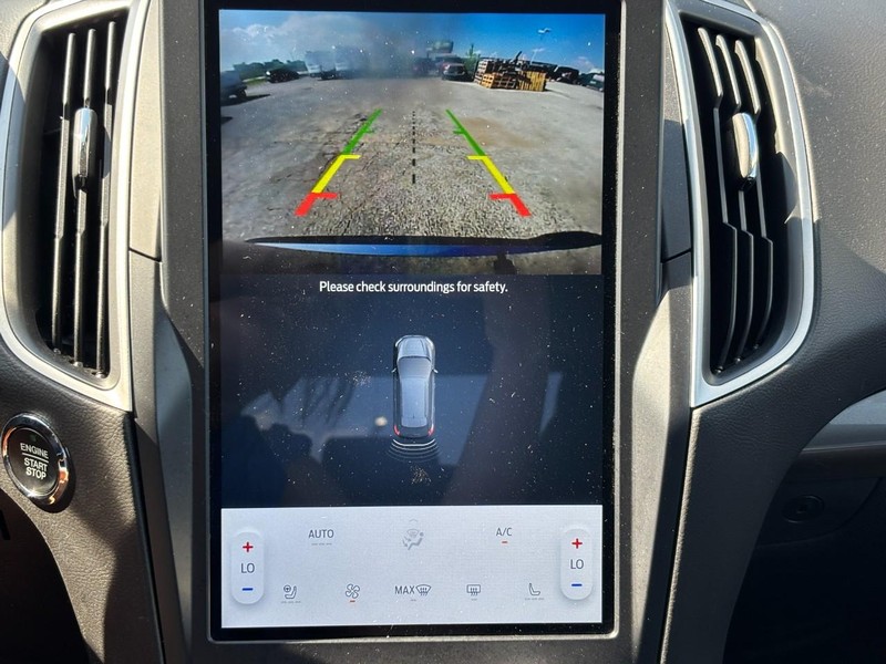 Ford Edge Vehicle Full-screen Gallery Image 23