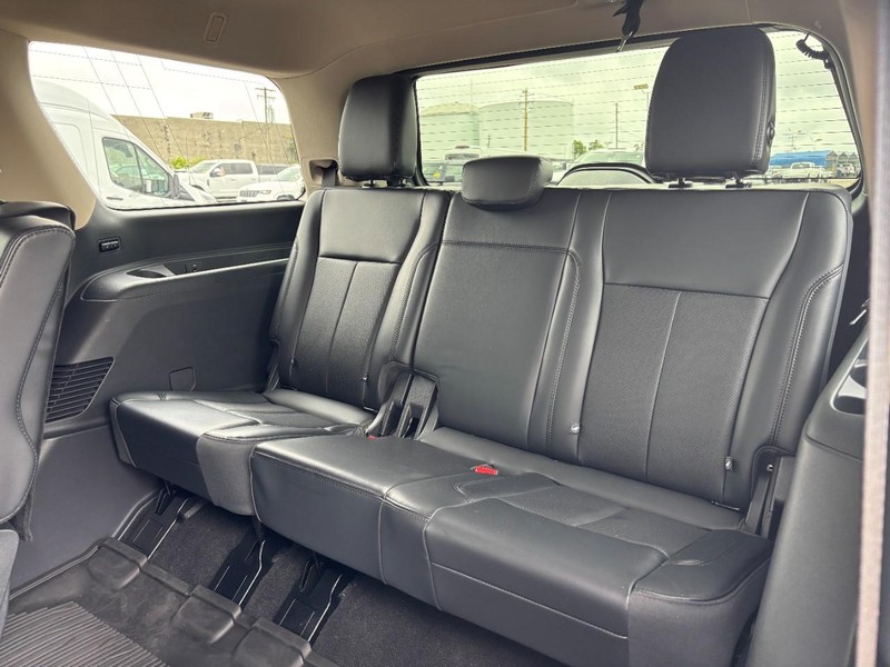 Ford Expedition Vehicle Image 13