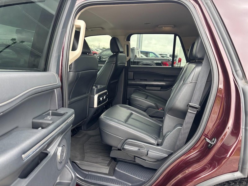 Ford Expedition Vehicle Image 14