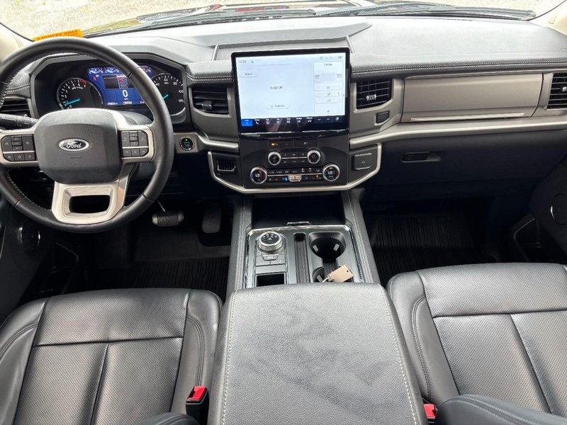 Ford Expedition Vehicle Image 16