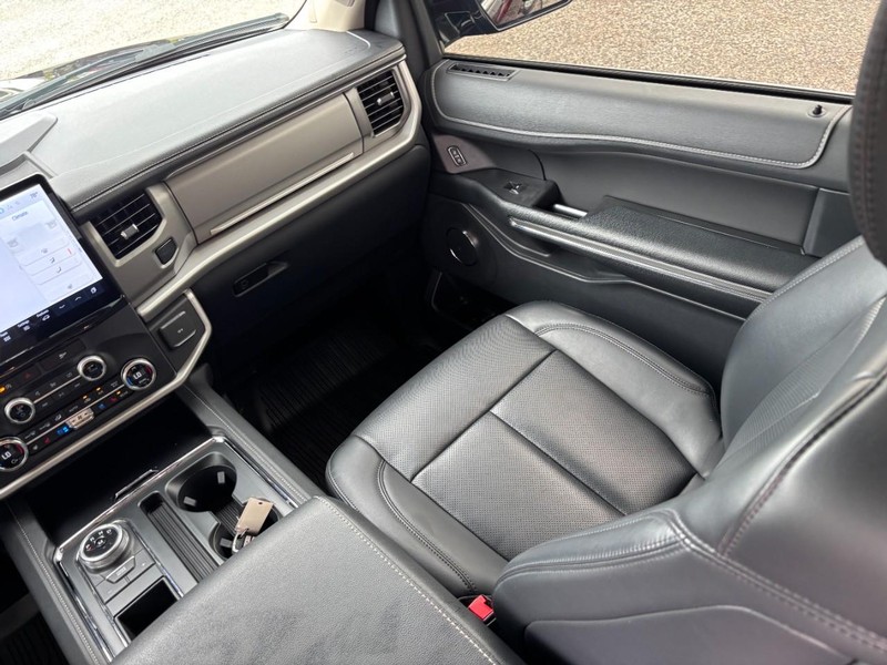 Ford Expedition Vehicle Image 17