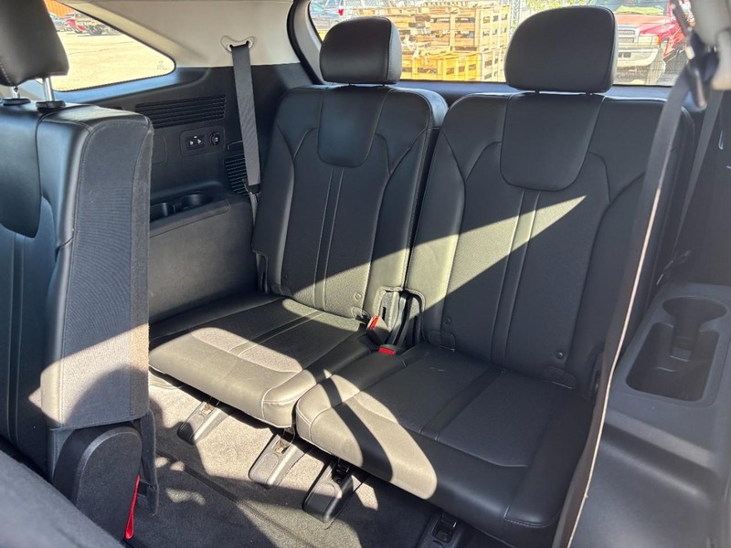 Kia Sorento Vehicle Full-screen Gallery Image 13