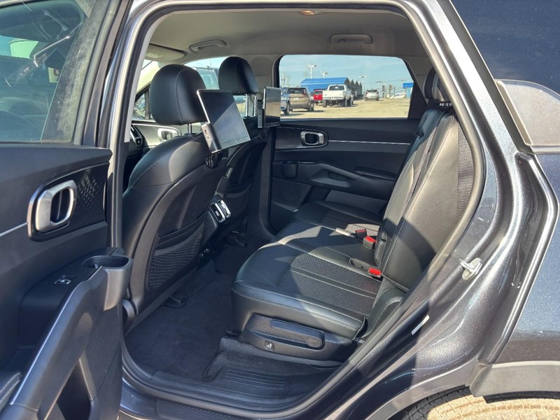 Kia Sorento Vehicle Full-screen Gallery Image 14