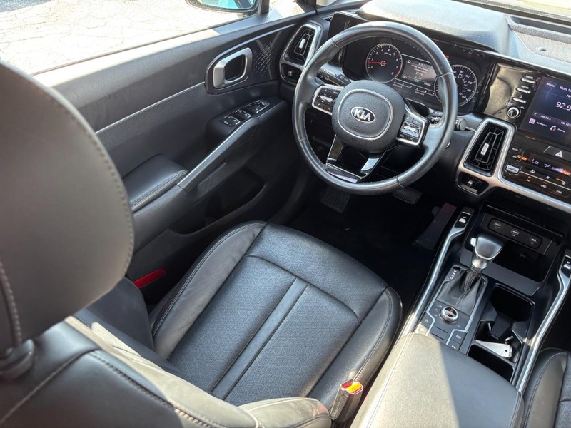 Kia Sorento Vehicle Full-screen Gallery Image 15