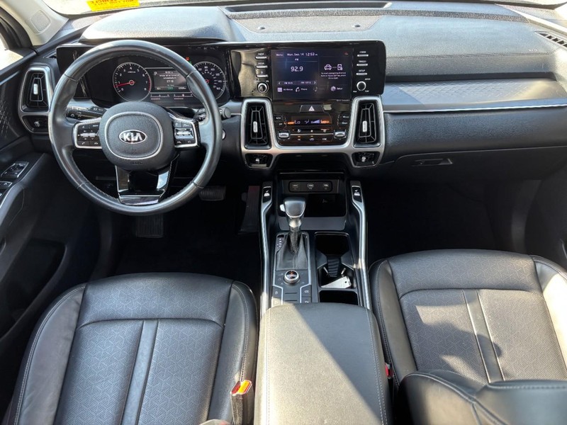 Kia Sorento Vehicle Full-screen Gallery Image 16