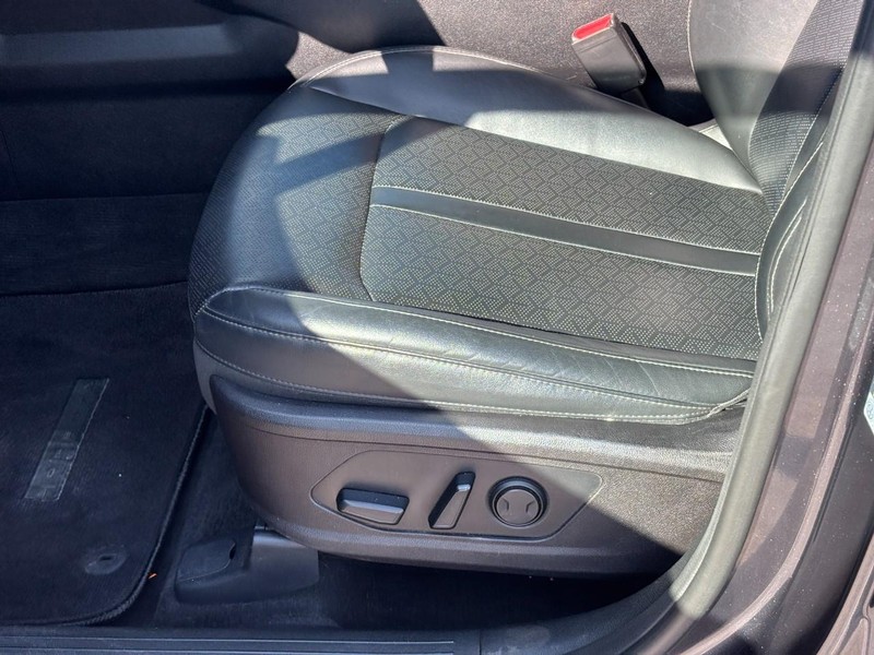 Kia Sorento Vehicle Full-screen Gallery Image 18