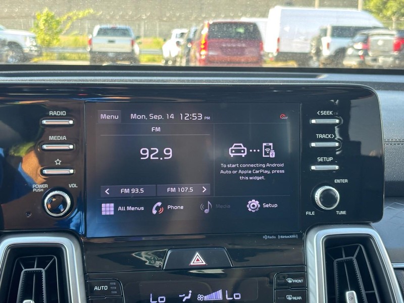 Kia Sorento Vehicle Full-screen Gallery Image 23