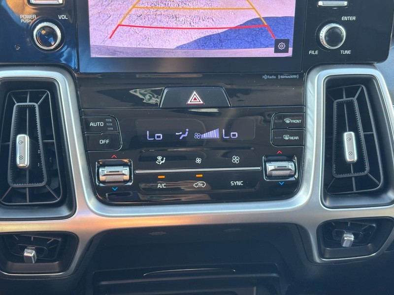 Kia Sorento Vehicle Full-screen Gallery Image 25