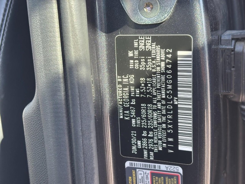 Kia Sorento Vehicle Full-screen Gallery Image 26