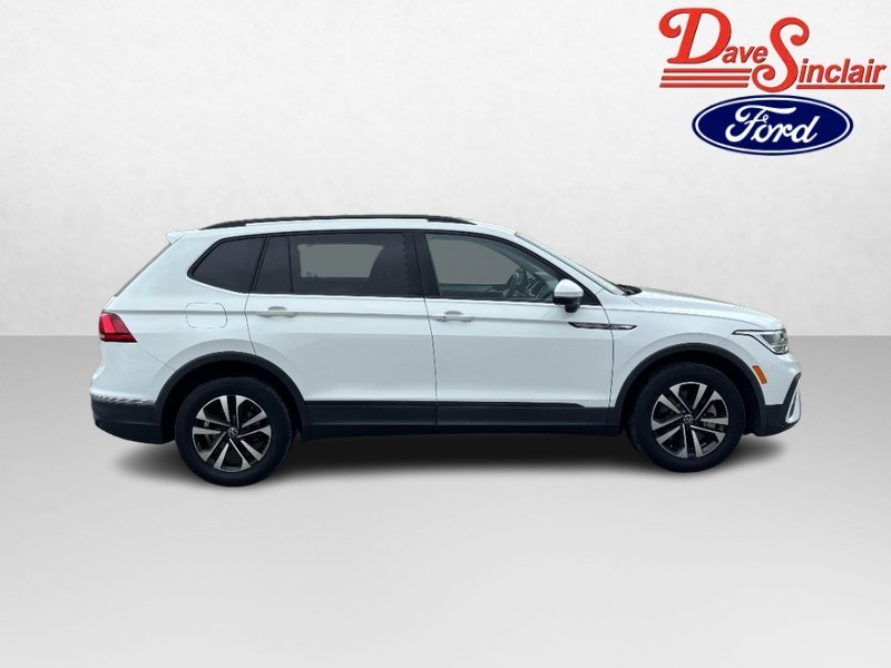 Volkswagen Tiguan Vehicle Full-screen Gallery Image 05