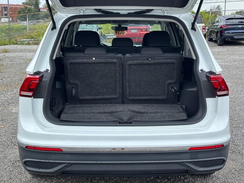 Volkswagen Tiguan Vehicle Full-screen Gallery Image 11